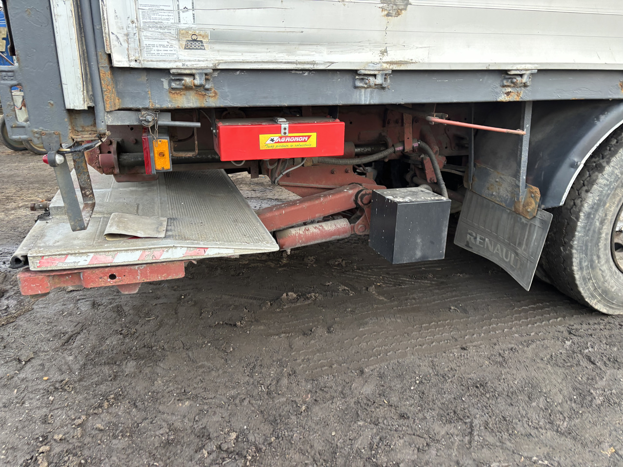 RENAULT Premium 260 - Lastbil med presenning: billede 3 RENAULT Premium 260 - Lastbil med presenning: billede 3