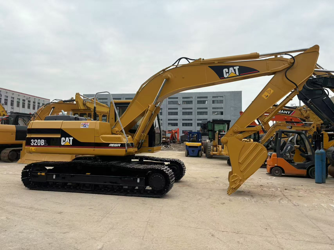 CATERPILLAR 320BL - Bæltegravemaskine: billede 5 CATERPILLAR 320BL - Bæltegravemaskine: billede 5