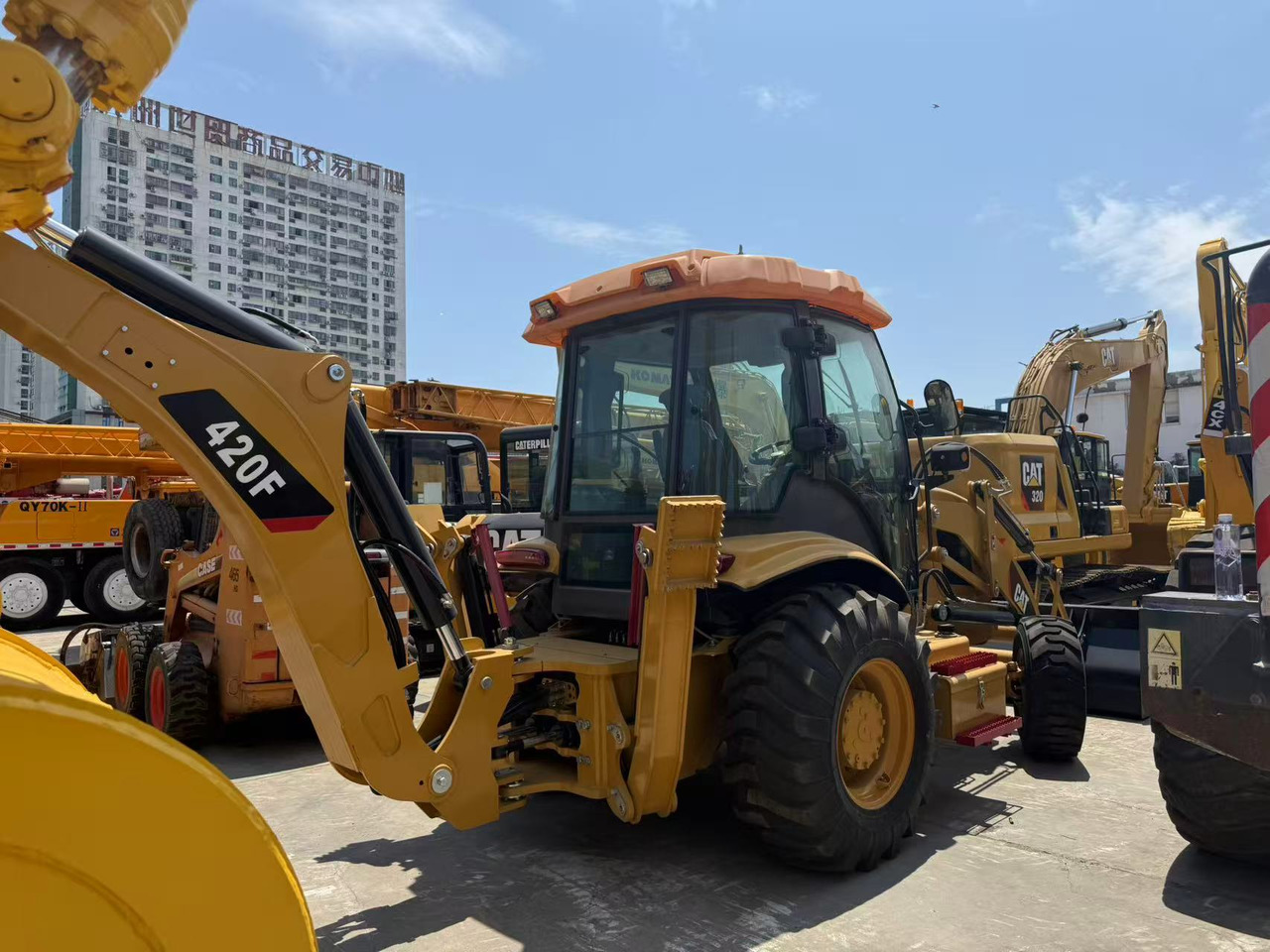 CATERPILLAR 420F - Gravelæssemaskine: billede 1 CATERPILLAR 420F - Gravelæssemaskine: billede 1