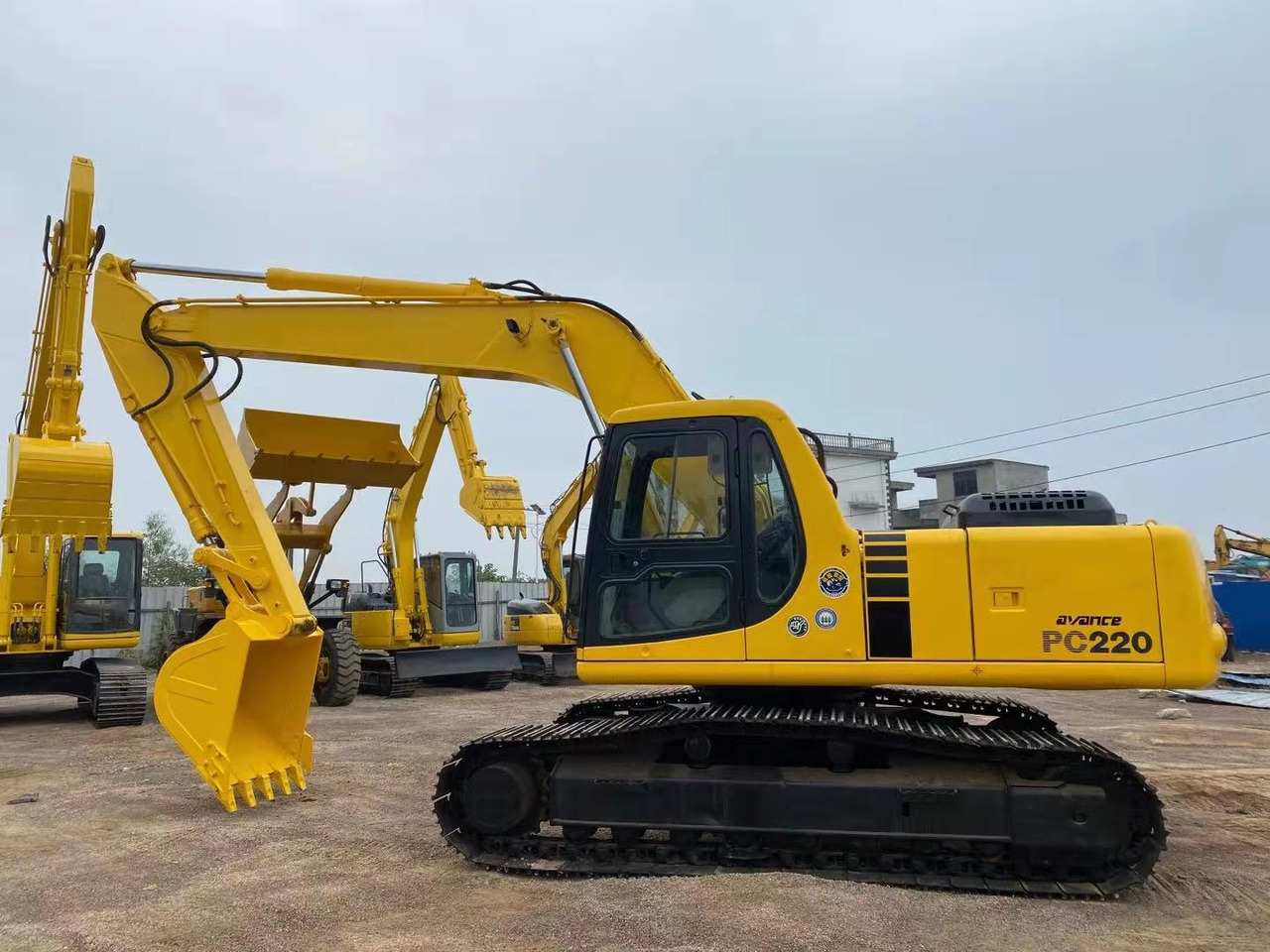 KOMATSU PC220-6 - Bæltegravemaskine: billede 1 KOMATSU PC220-6 - Bæltegravemaskine: billede 1