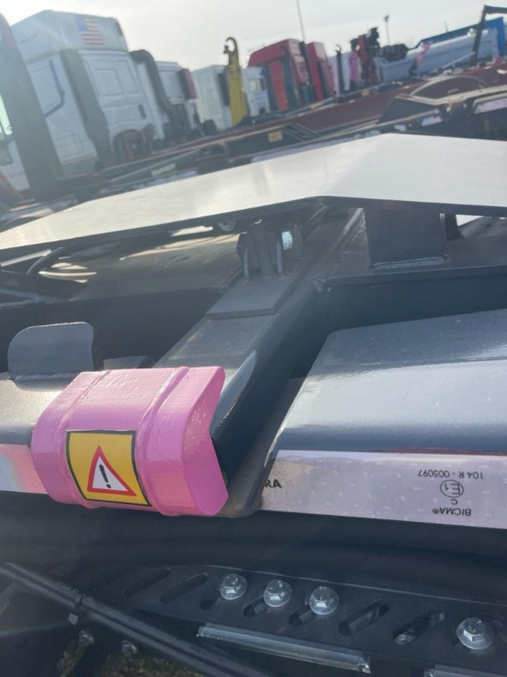 BLOCCAGGIO POSTERIORE ESTERNO - Karosseri og udvendig for Lastbil: billede 1 BLOCCAGGIO POSTERIORE ESTERNO - Karosseri og udvendig for Lastbil: billede 1