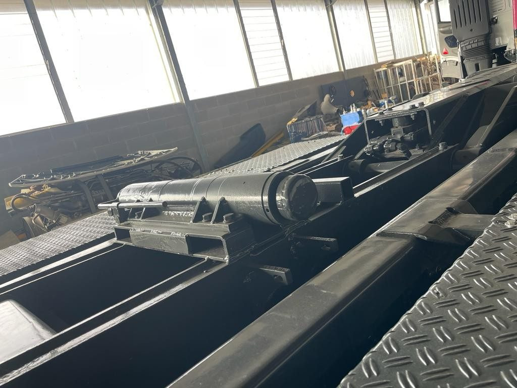 BLOCCAGGIO POSTERIORE INTERNO CON 2 PISTONI - Karosseri og udvendig for Lastbil: billede 1 BLOCCAGGIO POSTERIORE INTERNO CON 2 PISTONI - Karosseri og udvendig for Lastbil: billede 1