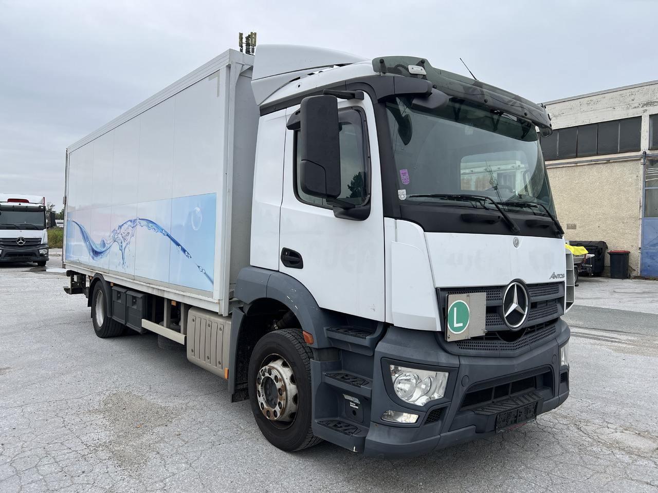 MERCEDES-BENZ ANTOS 18.30 L automatische Seitenladung | LBW | Klima | Tempomat - Til transport af drikkevarer lastbil: billede 2 MERCEDES-BENZ ANTOS 18.30 L automatische Seitenladung | LBW | Klima | Tempomat - Til transport af drikkevarer lastbil: billede 2