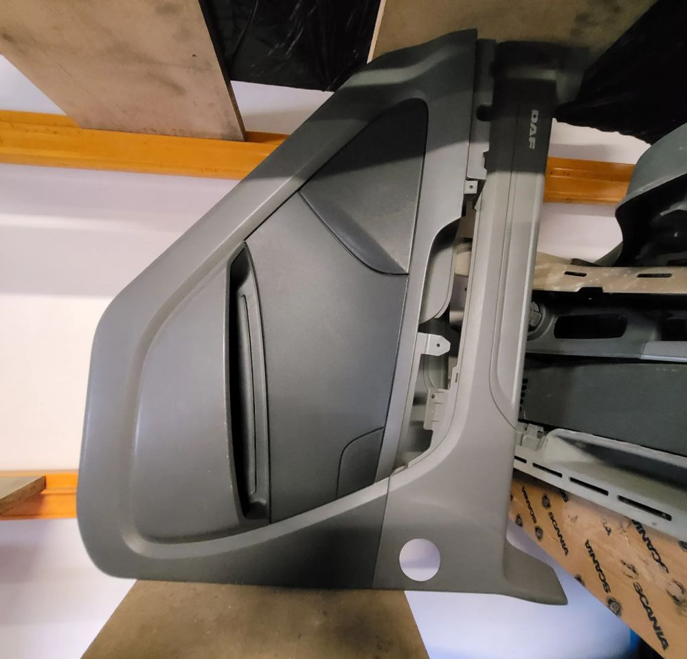 TAPICERKA DRZWI DAF CF LEWA ORYGINAŁ - Dør og reservedele for Lastbil: billede 1 TAPICERKA DRZWI DAF CF LEWA ORYGINAŁ - Dør og reservedele for Lastbil: billede 1