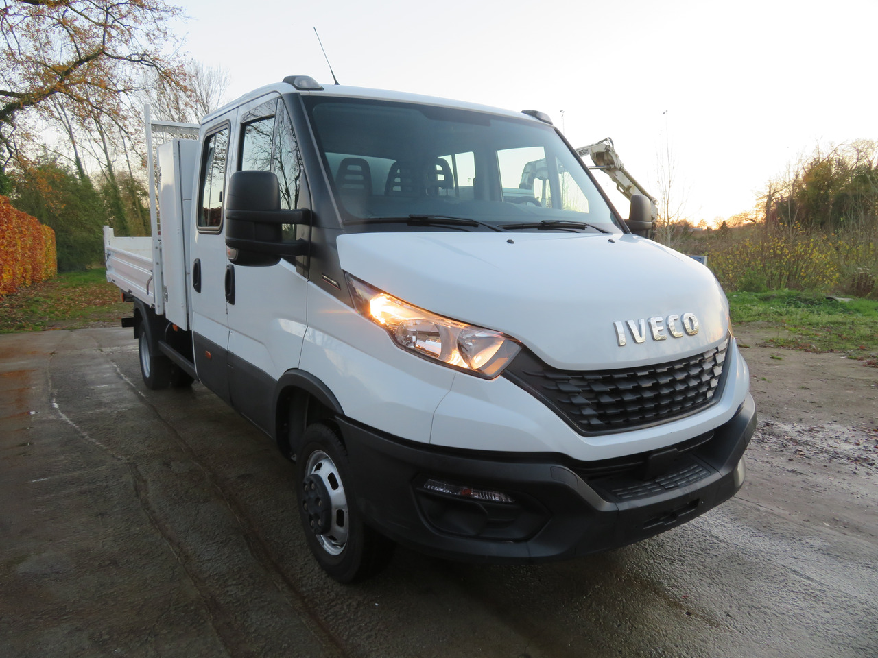Iveco Daily 35C16 3.0 - Ladbil med tip, Mandskabsbil: billede 1 Iveco Daily 35C16 3.0 - Ladbil med tip, Mandskabsbil: billede 1