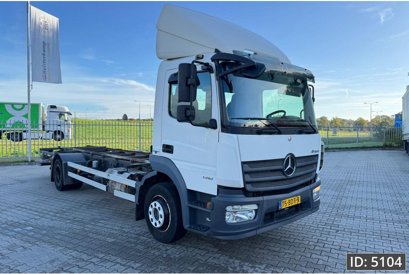 Mercedes-Benz Atego 1318 Day Cab, Euro 6, / BDF / DHOLLANDIA 2000KG - Containerbil/ Veksellad lastbil: billede 5 Mercedes-Benz Atego 1318 Day Cab, Euro 6, / BDF / DHOLLANDIA 2000KG - Containerbil/ Veksellad lastbil: billede 5