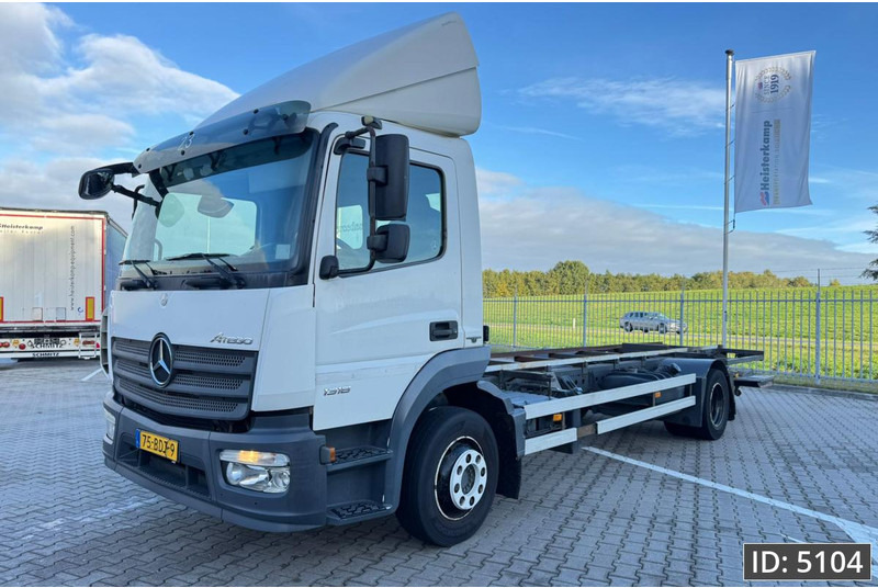 Mercedes-Benz Atego 1318 Day Cab, Euro 6, / BDF / DHOLLANDIA 2000KG - Containerbil/ Veksellad lastbil: billede 1 Mercedes-Benz Atego 1318 Day Cab, Euro 6, / BDF / DHOLLANDIA 2000KG - Containerbil/ Veksellad lastbil: billede 1