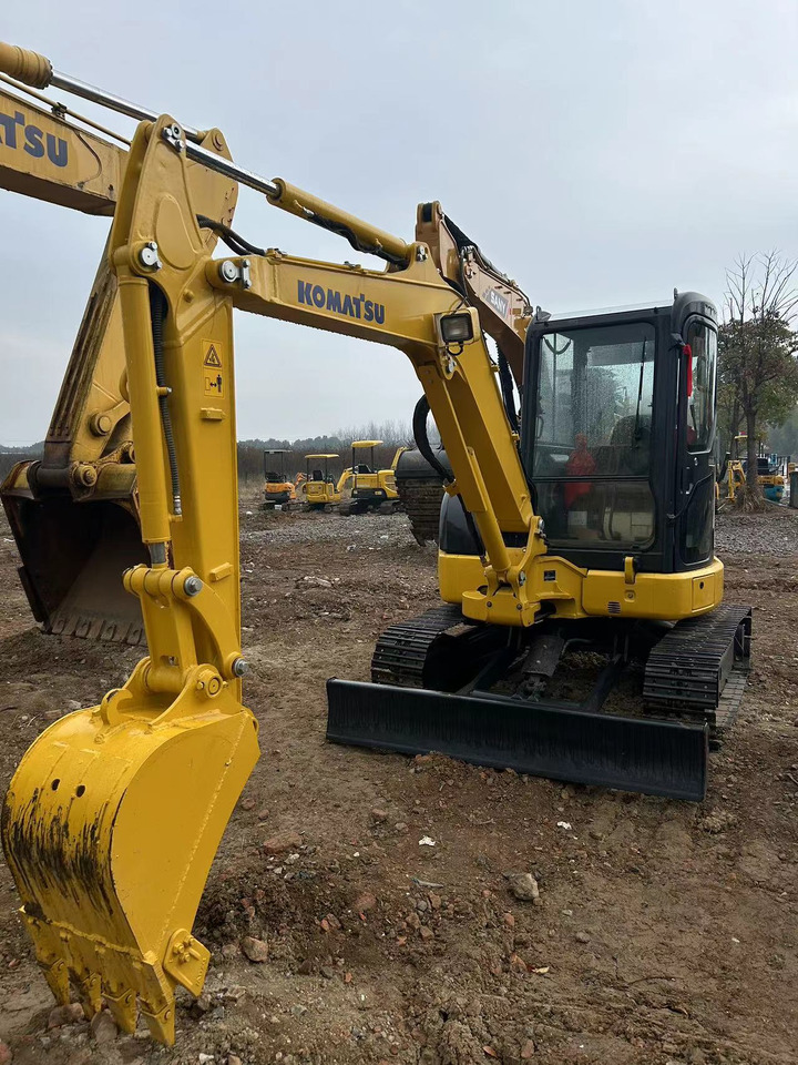 KOMATSU Mini Excavator PC40 With Enclosed Cab - Minigravemaskine: billede 1 KOMATSU Mini Excavator PC40 With Enclosed Cab - Minigravemaskine: billede 1