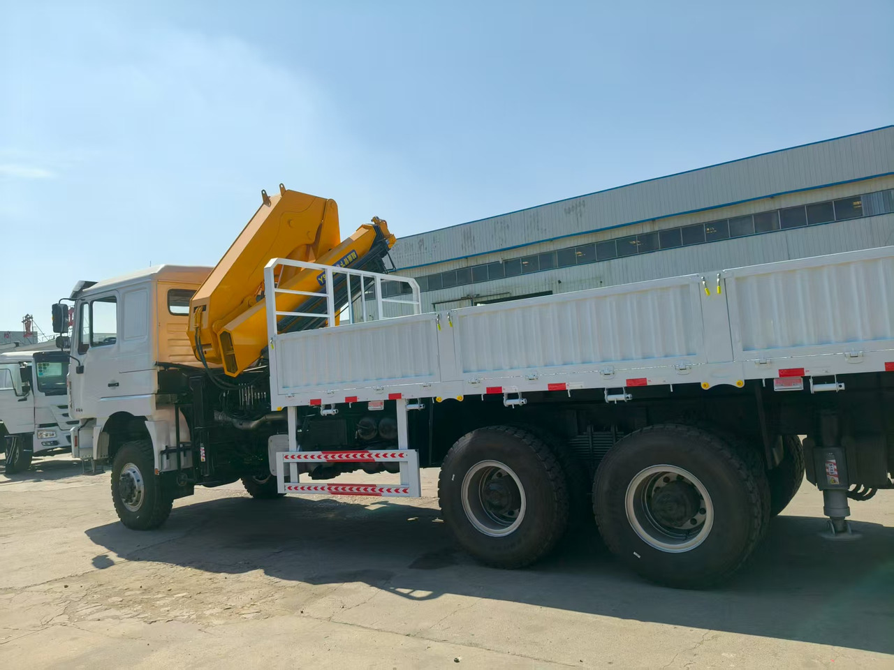 SHACMAN Truck Counted Crane 6x4 Click for Discount - Tipvogn lastbil: billede 3 SHACMAN Truck Counted Crane 6x4 Click for Discount - Tipvogn lastbil: billede 3