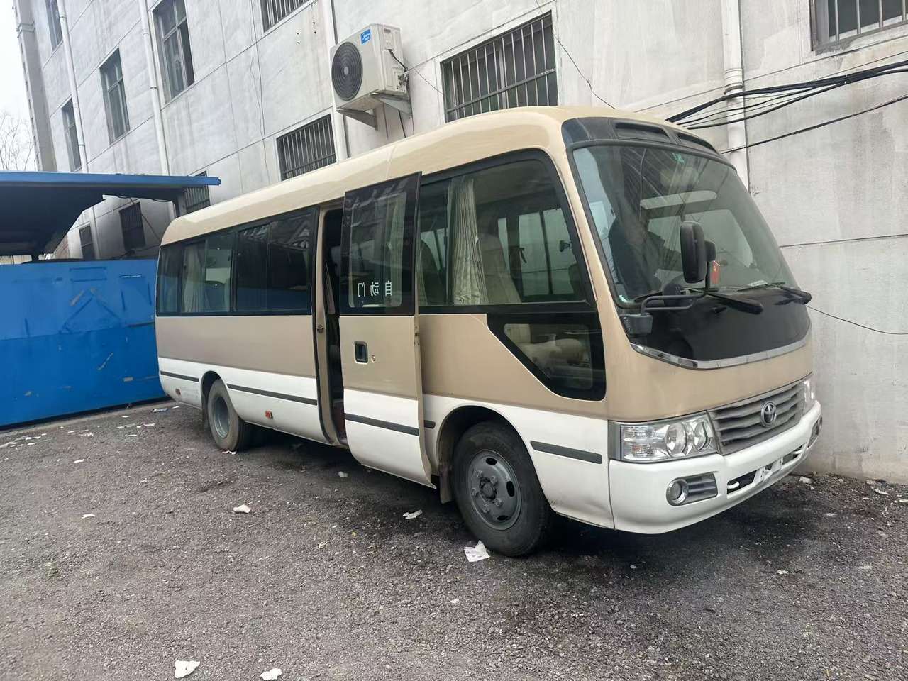 TOYOTA Coaster - Minibus, Persontransport: billede 2 TOYOTA Coaster - Minibus, Persontransport: billede 2