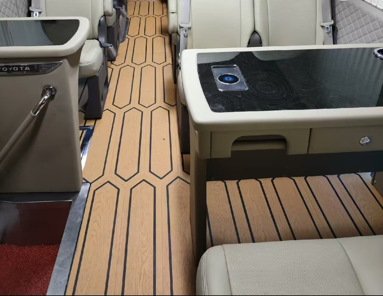 TOYOTA White Mini Bus Click Here for Discount - Turistbus: billede 4 TOYOTA White Mini Bus Click Here for Discount - Turistbus: billede 4