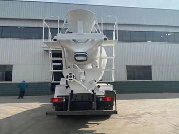 SINOTRUK Cement Mixer Truck for Sale in Zambia - Betonbil: billede 4 SINOTRUK Cement Mixer Truck for Sale in Zambia - Betonbil: billede 4