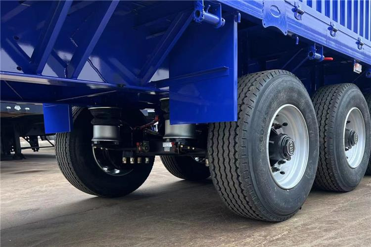 TITAN 3 Axle Cargo Fence Trailer with Air Suspension Transport Animal - Veetransport sættevogn: billede 3 TITAN 3 Axle Cargo Fence Trailer with Air Suspension Transport Animal - Veetransport sættevogn: billede 3