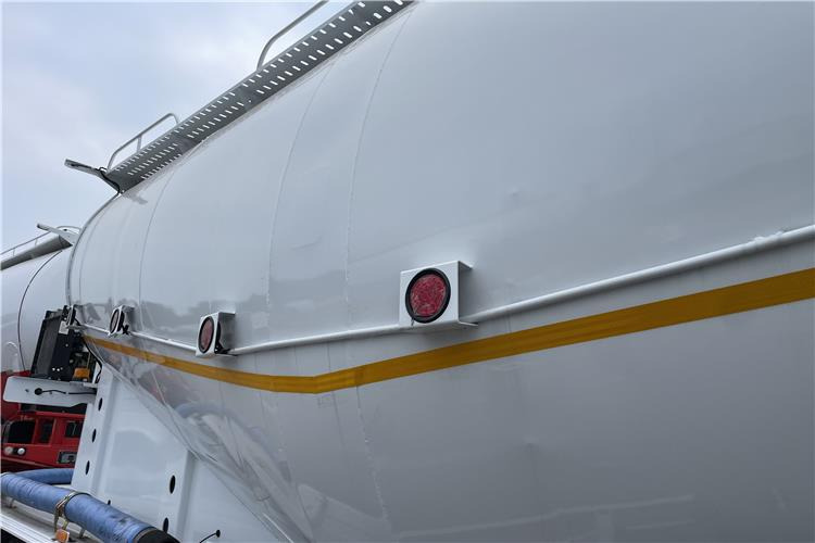 TITAN 3 Axle Dry Bulker Cement Tanker Trailer for Sale In Saudi Arabia - Silotrailer: billede 4 TITAN 3 Axle Dry Bulker Cement Tanker Trailer for Sale In Saudi Arabia - Silotrailer: billede 4