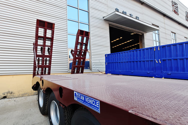TITAN 3 Axle Low Bed Trailer for Sale in Saudi Arabia - Nedbygget platform sættevogn: billede 4 TITAN 3 Axle Low Bed Trailer for Sale in Saudi Arabia - Nedbygget platform sættevogn: billede 4
