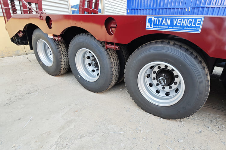 TITAN 3 Axle Low Bed Trailer for Sale in Saudi Arabia - Nedbygget platform sættevogn: billede 5 TITAN 3 Axle Low Bed Trailer for Sale in Saudi Arabia - Nedbygget platform sættevogn: billede 5
