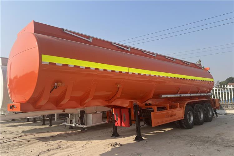 TITAN 45000 Liters Fuel Oil Diesel Tanker Trailer for Sale In Saudi Arabia - Tanksættevogn: billede 1 TITAN 45000 Liters Fuel Oil Diesel Tanker Trailer for Sale In Saudi Arabia - Tanksættevogn: billede 1