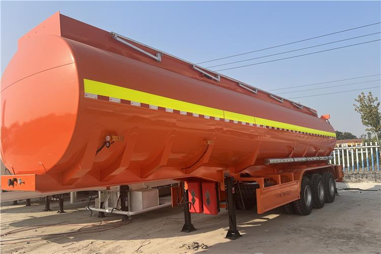 TITAN 45000 Liters Fuel Oil Diesel Tanker Trailer for Sale In Saudi Arabia - Tanksættevogn: billede 3 TITAN 45000 Liters Fuel Oil Diesel Tanker Trailer for Sale In Saudi Arabia - Tanksættevogn: billede 3