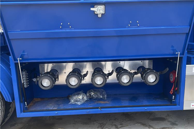TITAN 45000 Liters Oil Tanker Trailer for Sale In Ghana - Tanksættevogn: billede 5 TITAN 45000 Liters Oil Tanker Trailer for Sale In Ghana - Tanksættevogn: billede 5