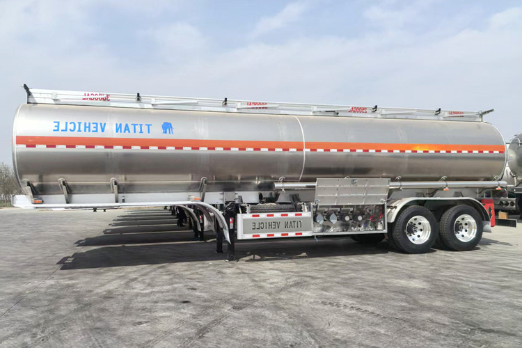 TITAN Aluminum Tanker Trailer for Sale in Malawi - Tanksættevogn: billede 3 TITAN Aluminum Tanker Trailer for Sale in Malawi - Tanksættevogn: billede 3