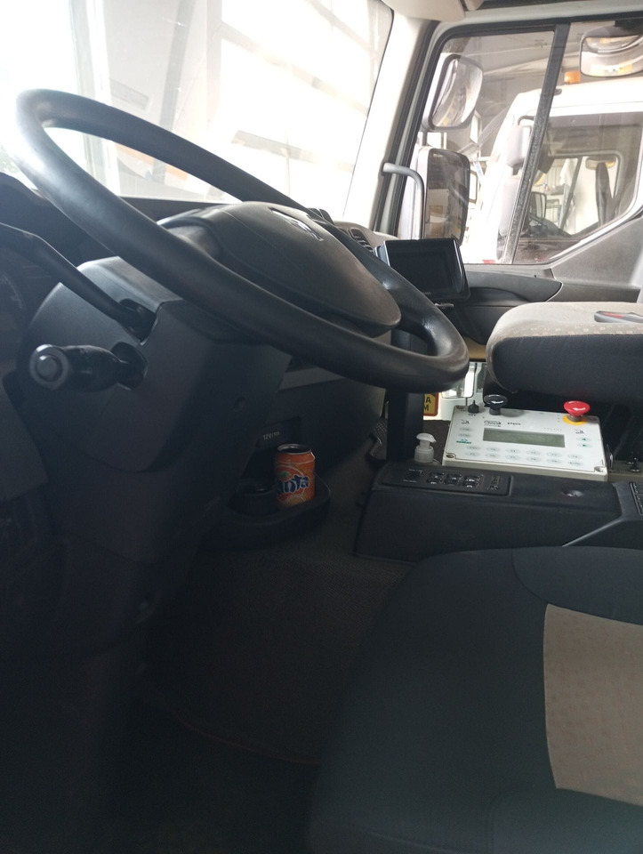 BOM de marque Renault 310 DXI - benne SEMAT bi compartiment - boite de vitesse récente de 5000 km - 2 pneus neufs - dernier passage aux mines en septembre 2023 - arrêt de circulation octobre 2023 - ba - Affaldsmaskine: billede 2 BOM de marque Renault 310 DXI - benne SEMAT bi compartiment - boite de vitesse récente de 5000 km - 2 pneus neufs - dernier passage aux mines en septembre 2023 - arrêt de circulation octobre 2023 - ba - Affaldsmaskine: billede 2