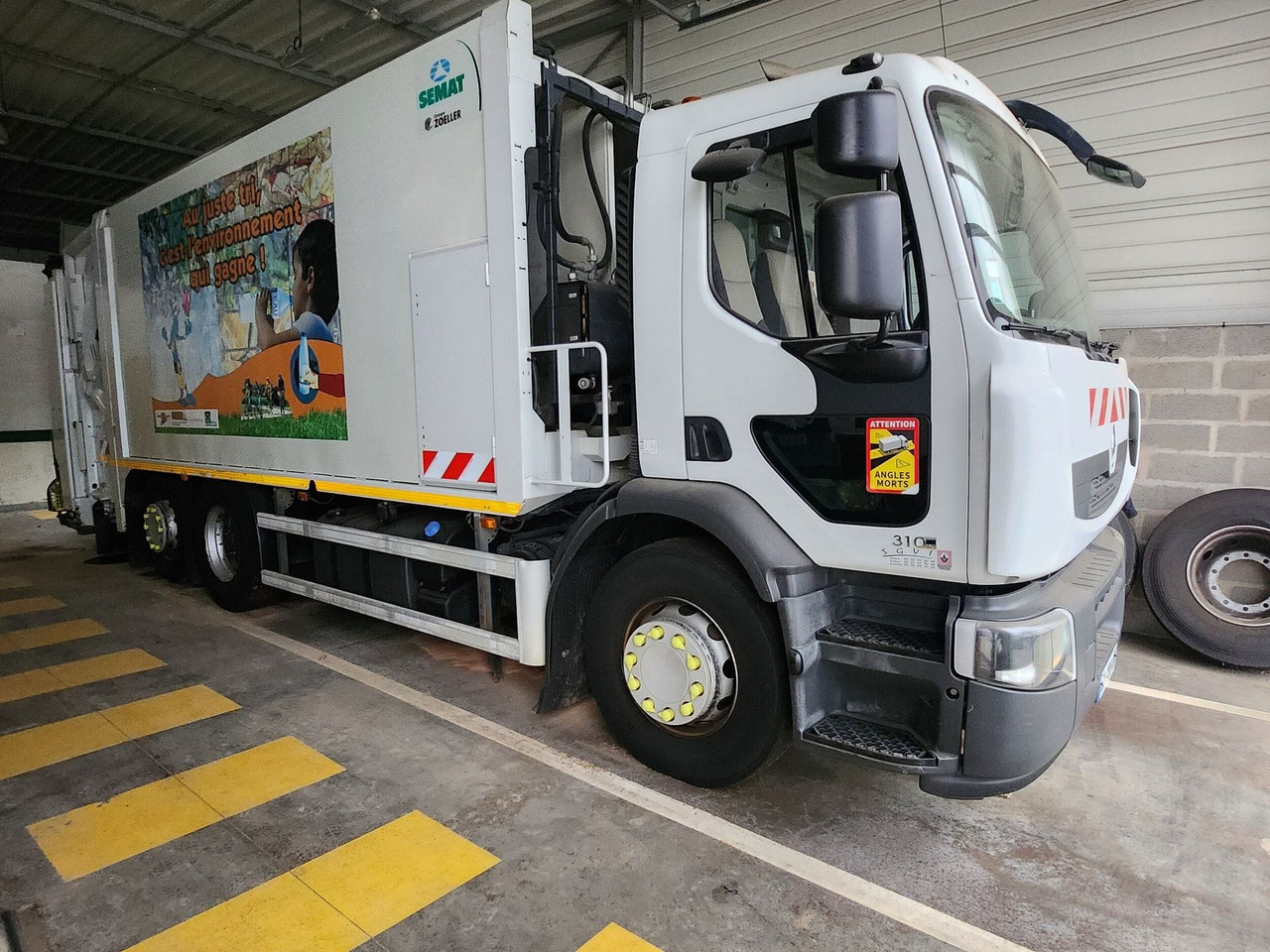 BOM de marque Renault 310 DXI - benne SEMAT bi compartiment - boite de vitesse récente de 5000 km - 2 pneus neufs - dernier passage aux mines en septembre 2023 - arrêt de circulation octobre 2023 - ba - Affaldsmaskine: billede 4 BOM de marque Renault 310 DXI - benne SEMAT bi compartiment - boite de vitesse récente de 5000 km - 2 pneus neufs - dernier passage aux mines en septembre 2023 - arrêt de circulation octobre 2023 - ba - Affaldsmaskine: billede 4