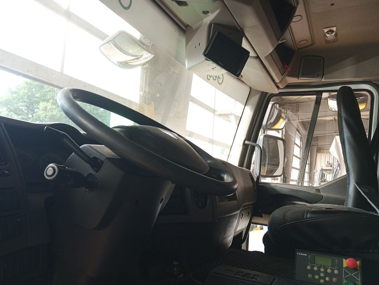 BOM de marque Renault 320 DXI- Benne FAUN Turbo changée en août 2023 - fuite hydraulique avant passage aux mines - arrêt de circulation octobre 2023 - batterie HS - état correct - factures disponibles - Affaldsmaskine: billede 4 BOM de marque Renault 320 DXI- Benne FAUN Turbo changée en août 2023 - fuite hydraulique avant passage aux mines - arrêt de circulation octobre 2023 - batterie HS - état correct - factures disponibles - Affaldsmaskine: billede 4