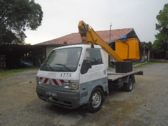 Mazda bongo - Lastbil med mandskabslift: billede 1 Mazda bongo - Lastbil med mandskabslift: billede 1