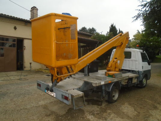 Mazda bongo - Lastbil med mandskabslift: billede 4 Mazda bongo - Lastbil med mandskabslift: billede 4