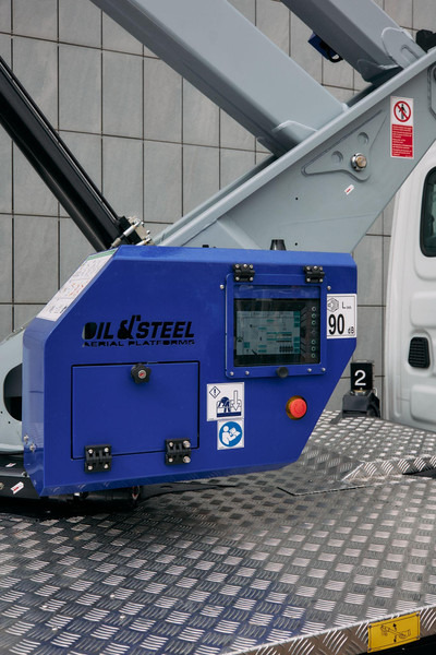 Oil & Steel Snake 26 Sobre IVECO 35S14 Distancia entre ejes 4100 mm - Lift: billede 5 Oil & Steel Snake 26 Sobre IVECO 35S14 Distancia entre ejes 4100 mm - Lift: billede 5