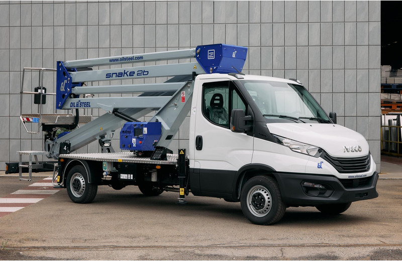 Oil & Steel Snake 26 Sobre IVECO 35S14 Distancia entre ejes 4100 mm - Lift: billede 1 Oil & Steel Snake 26 Sobre IVECO 35S14 Distancia entre ejes 4100 mm - Lift: billede 1