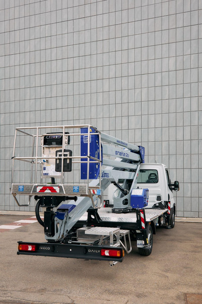 Oil & Steel Snake 26 Sobre IVECO 35S14 Distancia entre ejes 4100 mm - Lift: billede 2 Oil & Steel Snake 26 Sobre IVECO 35S14 Distancia entre ejes 4100 mm - Lift: billede 2