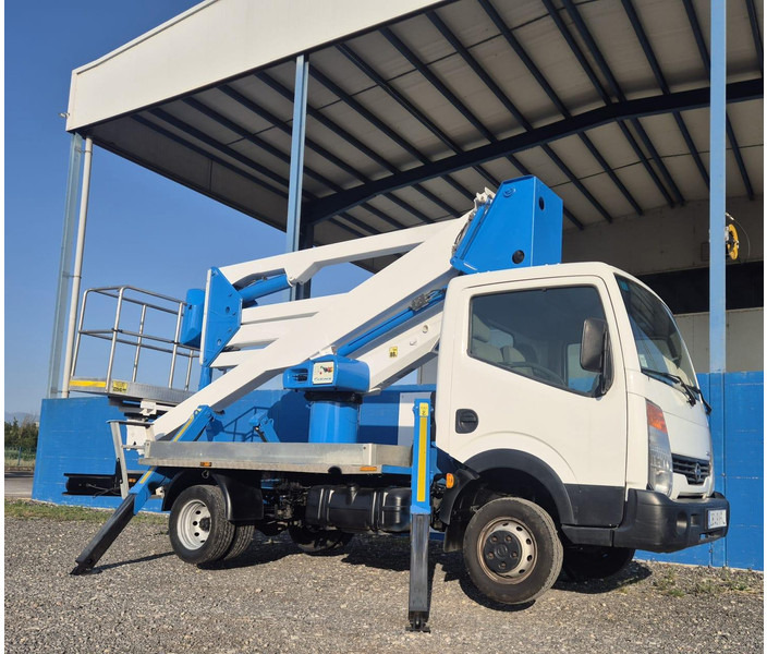 Usado SOCAGE DA320 sobre NISSAN CABSTAR 35.12 - Lift: billede 2 Usado SOCAGE DA320 sobre NISSAN CABSTAR 35.12 - Lift: billede 2