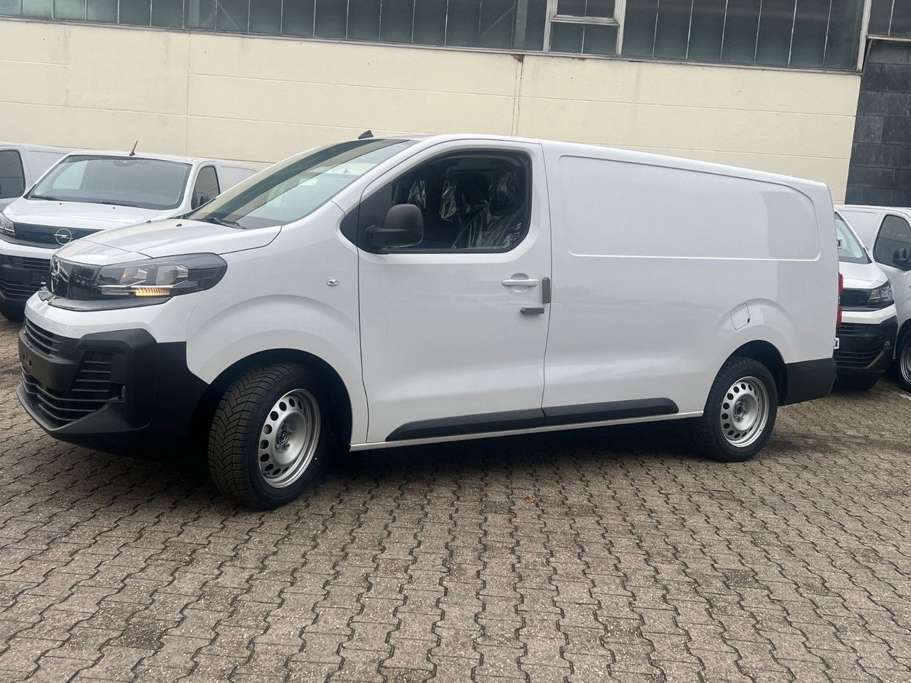 Opel Vivaro L3 H1 144 PS Automatik Holzboden+AHK+Rück - Varevogn: billede 4 Opel Vivaro L3 H1 144 PS Automatik Holzboden+AHK+Rück - Varevogn: billede 4