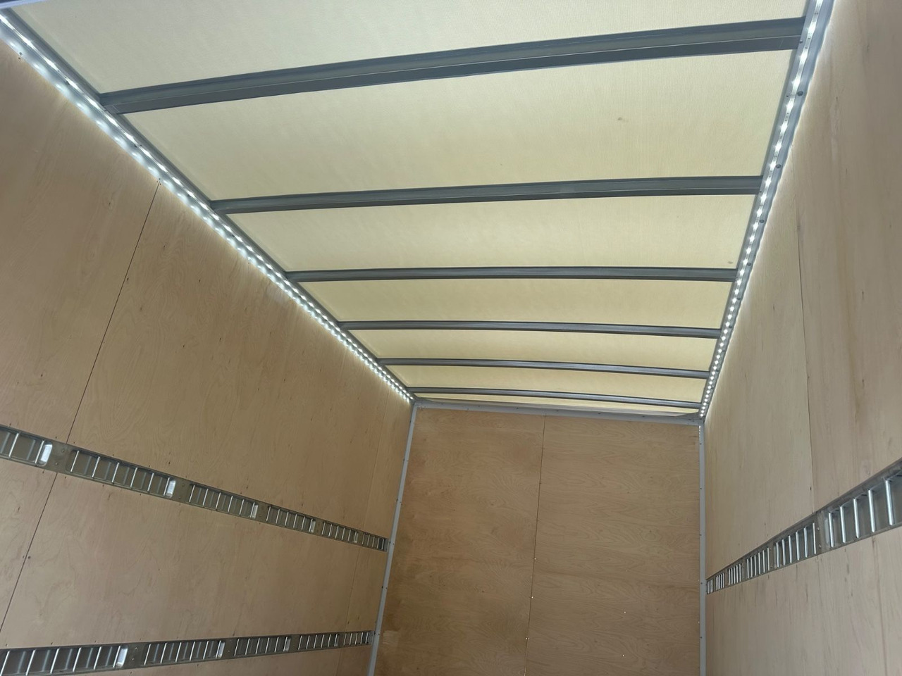 Leje en Iveco Daily 35S14 8g HiMatic LBW Mod 2025 Iveco Daily 35S14 8g HiMatic LBW Mod 2025: billede 6 Leje en Iveco Daily 35S14 8g HiMatic LBW Mod 2025 Iveco Daily 35S14 8g HiMatic LBW Mod 2025: billede 6