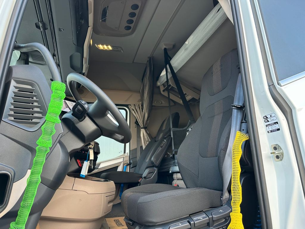 DAF XG 530 Retarder Standklima 3 Jahre Garantie DAF XG 530 Retarder Standklima 3 Jahre Garantie - Trækker: billede 5 DAF XG 530 Retarder Standklima 3 Jahre Garantie DAF XG 530 Retarder Standklima 3 Jahre Garantie - Trækker: billede 5