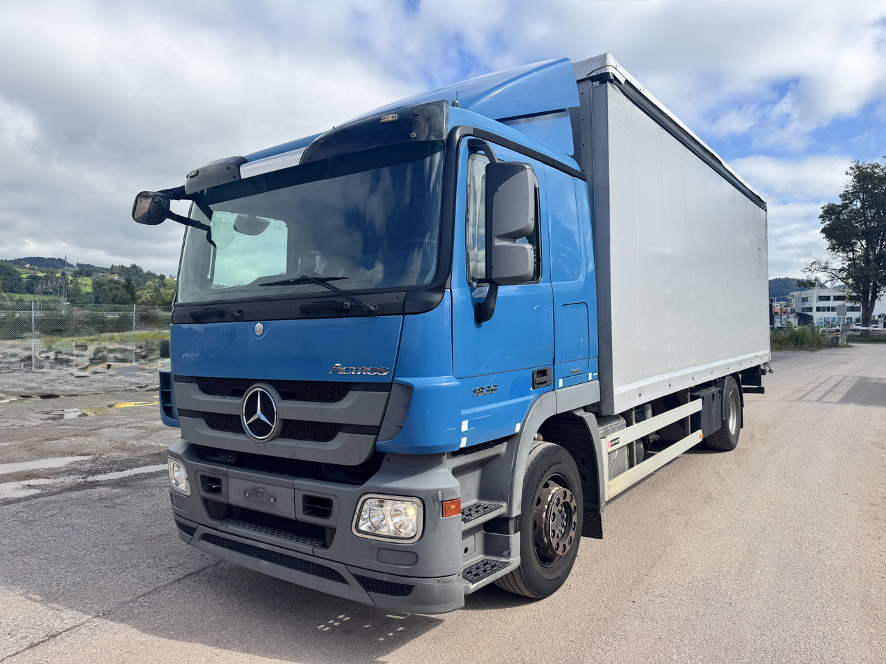 Lastbil med presenning MERCEDES-BENZ Actros 1836 4x2 Blache-Hebebühne: billede 1