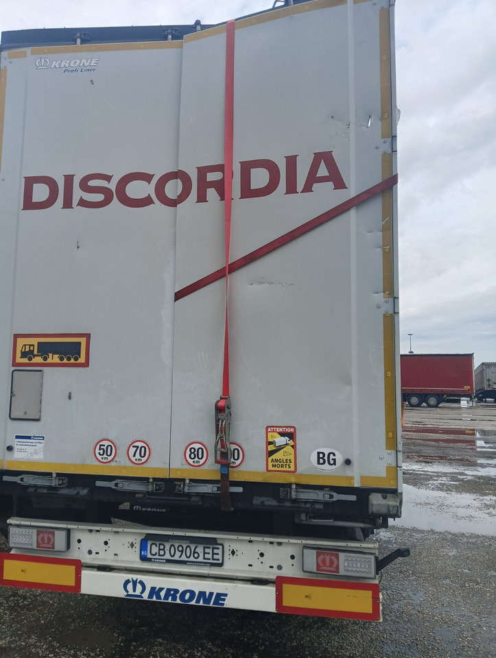 KRONE located in Bari, Italy - damaged - Gardintrailer: billede 1 KRONE located in Bari, Italy - damaged - Gardintrailer: billede 1