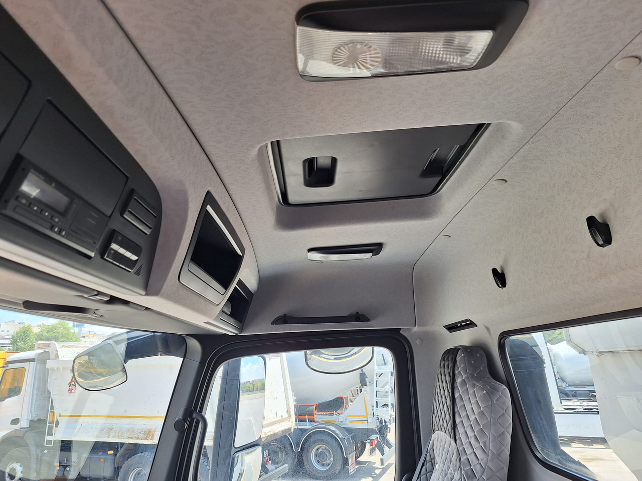 Tipvogn lastbil MERCEDES-BENZ AROCS 3345: billede 17