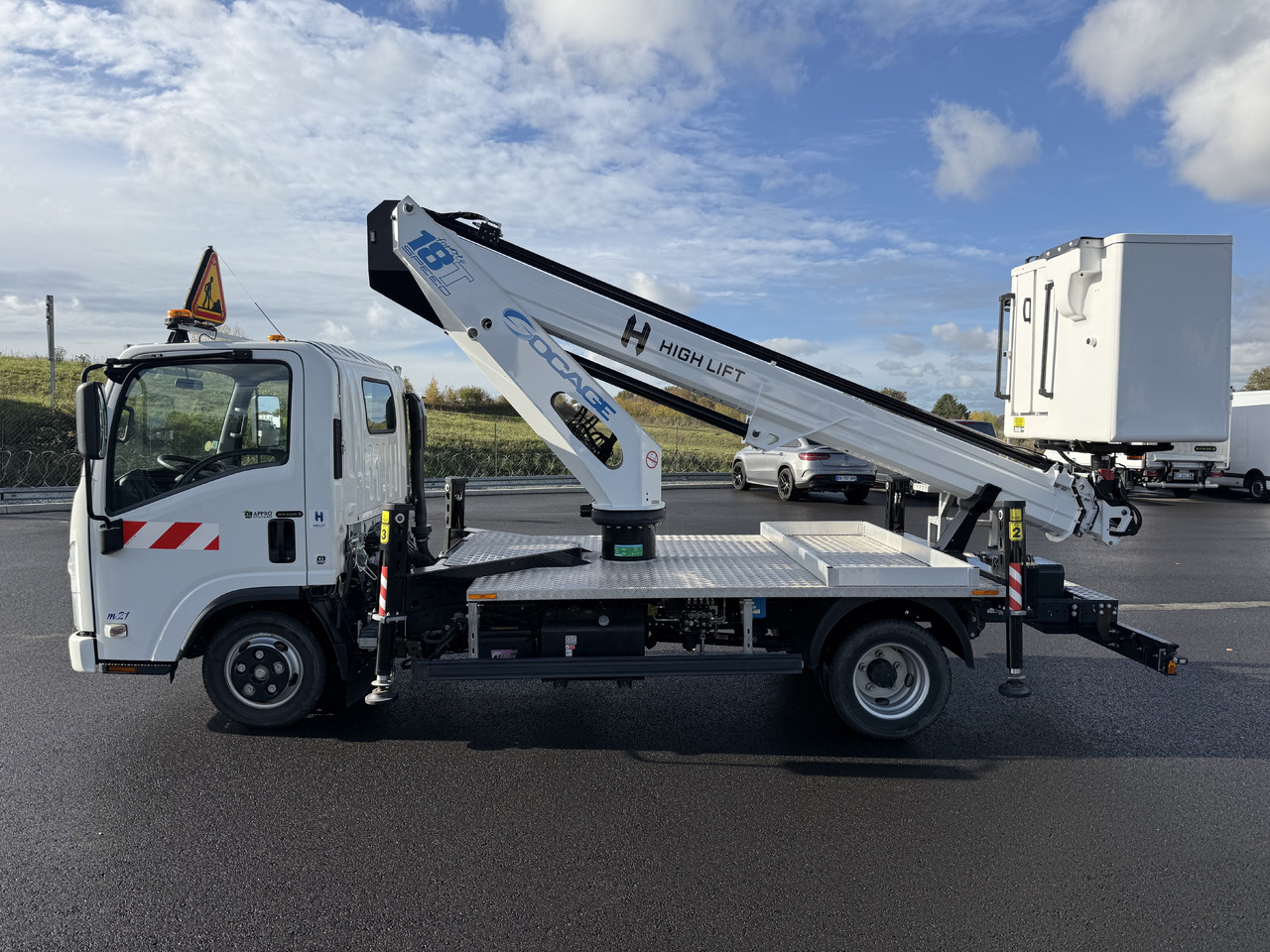 ISUZU M21 SOCAGE 18T NACELLE UTILITAIRES 3T5 - Lastbil med mandskabslift: billede 3 ISUZU M21 SOCAGE 18T NACELLE UTILITAIRES 3T5 - Lastbil med mandskabslift: billede 3
