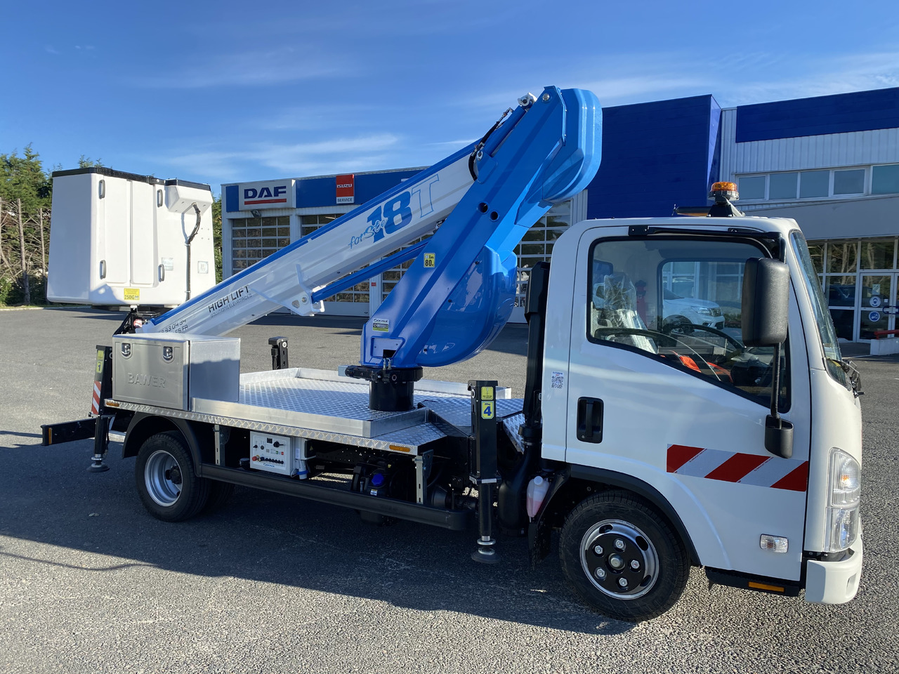ISUZU M21 SOCAGE 18T NACELLE UTILITAIRES 3T5 - Lastbil med mandskabslift: billede 1 ISUZU M21 SOCAGE 18T NACELLE UTILITAIRES 3T5 - Lastbil med mandskabslift: billede 1