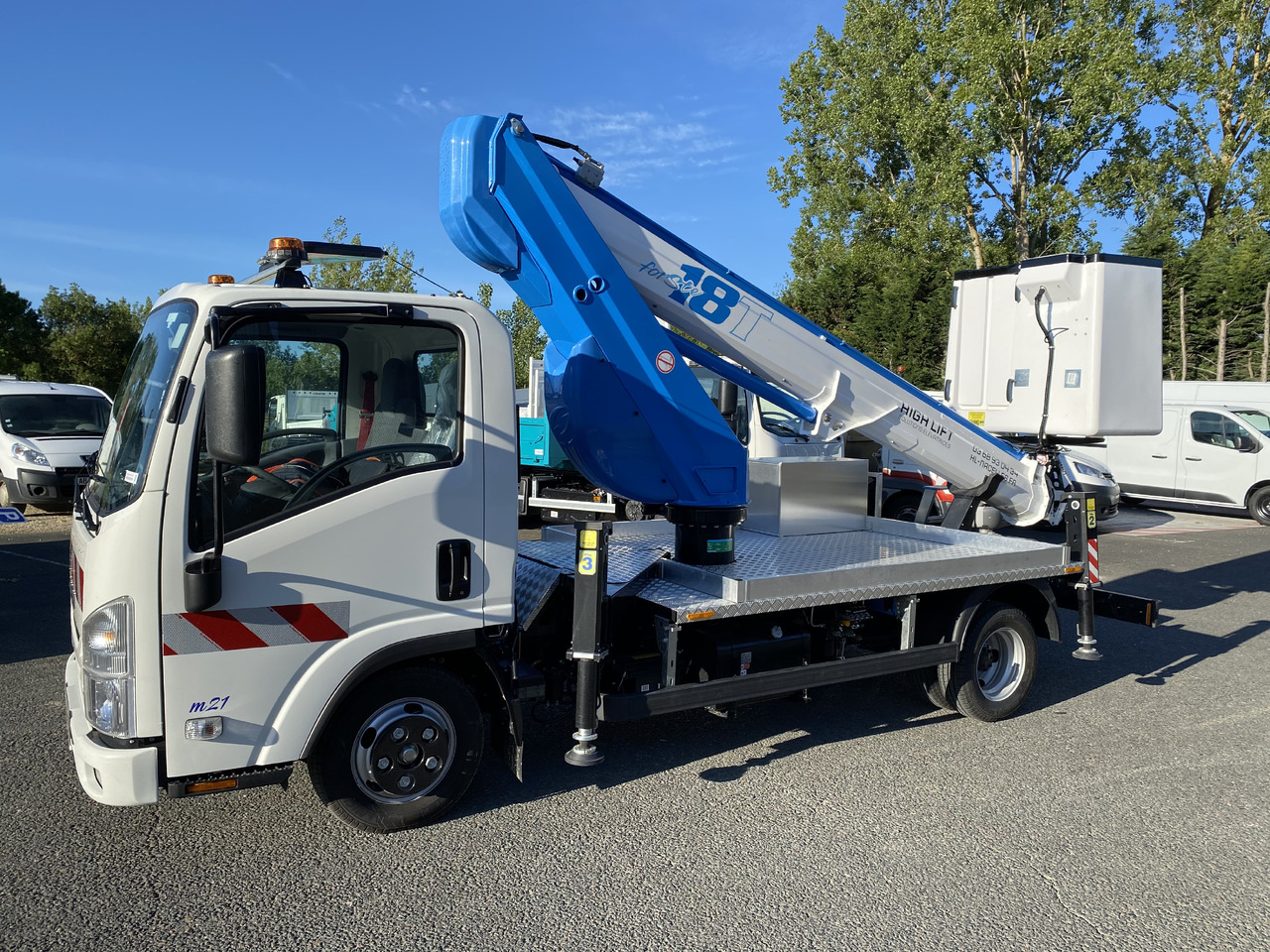 ISUZU M21 SOCAGE 18T NACELLE UTILITAIRES 3T5 - Lastbil med mandskabslift: billede 3 ISUZU M21 SOCAGE 18T NACELLE UTILITAIRES 3T5 - Lastbil med mandskabslift: billede 3
