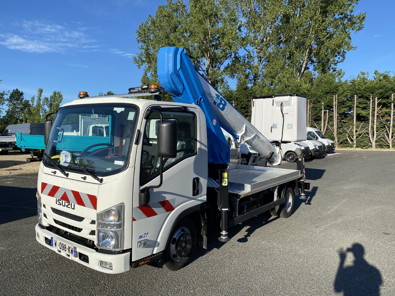 ISUZU M21 SOCAGE 18T NACELLE UTILITAIRES 3T5 - Lastbil med mandskabslift: billede 2 ISUZU M21 SOCAGE 18T NACELLE UTILITAIRES 3T5 - Lastbil med mandskabslift: billede 2