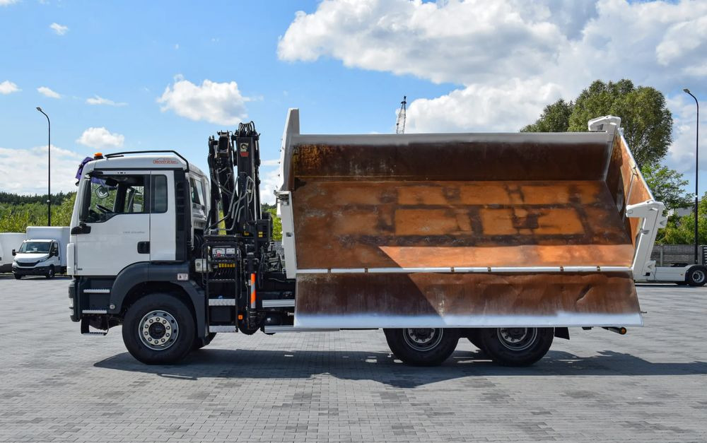 Leje en  MAN TGS 33.360 / 6x4 / HDS HIAB 122 E-2 HIDUO / STEROWANIE RADIOWE / WYWROTKA / HYDROBURTA / AUTOMAT / KLIMA / TEMPOMAT / KAMERA COFANIA / SPROWADZONY MAN TGS 33.360 / 6x4 / HDS HIAB 122 E-2 HIDUO / STEROWANIE RADIOWE / WYWROTKA / HYDROBURTA / AUTOMAT / KLIMA / TEMPOMAT / KAMERA COFANIA / SPROWADZONY: billede 15