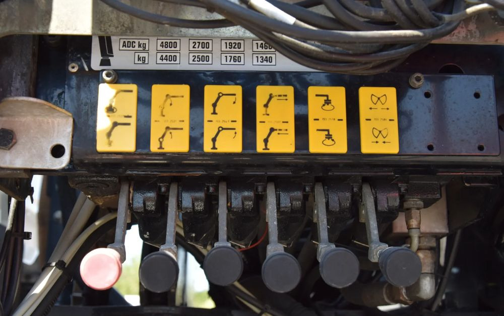 Leje en  MAN TGS 33.360 / 6x4 / HDS HIAB 122 E-2 HIDUO / STEROWANIE RADIOWE / WYWROTKA / HYDROBURTA / AUTOMAT / KLIMA / TEMPOMAT / KAMERA COFANIA / SPROWADZONY MAN TGS 33.360 / 6x4 / HDS HIAB 122 E-2 HIDUO / STEROWANIE RADIOWE / WYWROTKA / HYDROBURTA / AUTOMAT / KLIMA / TEMPOMAT / KAMERA COFANIA / SPROWADZONY: billede 18