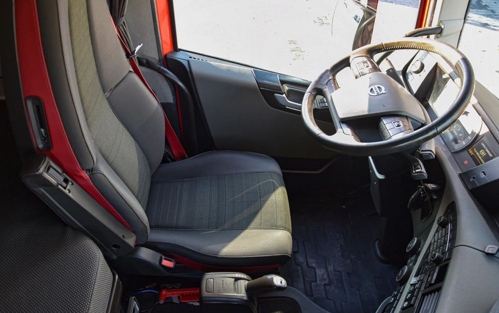 Trækker Volvo FH500 / NISKA KABINA / HYDRAULIKA / EURO 6 / ACC / LEDY / ALUFELGI / SERWISOWANY / SPROWADZONY: billede 20 Trækker Volvo FH500 / NISKA KABINA / HYDRAULIKA / EURO 6 / ACC / LEDY / ALUFELGI / SERWISOWANY / SPROWADZONY: billede 20