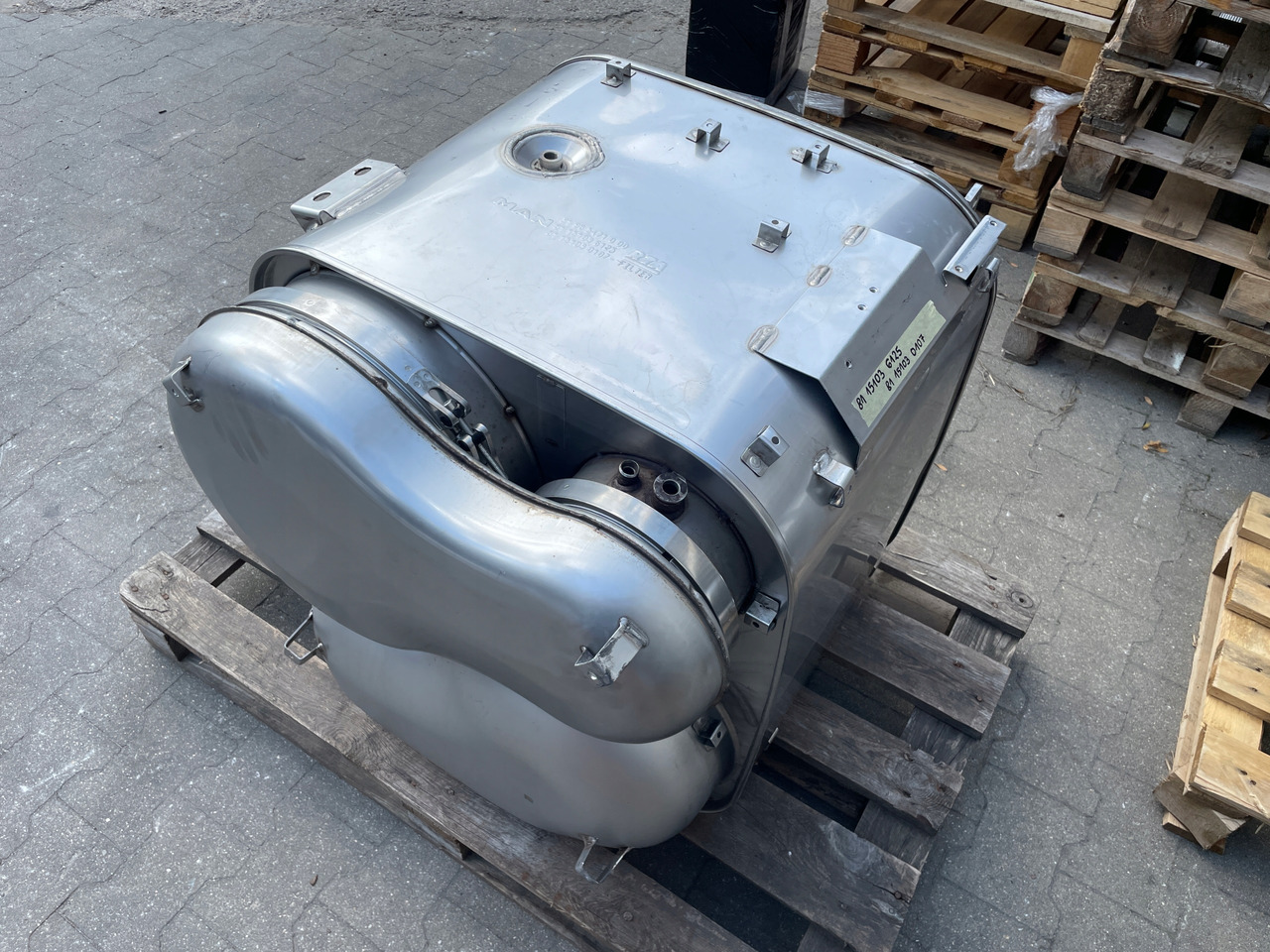 KATALIZATOR MAN TGX TGS EURO 6 DPF TŁUMIK WYDECH 81151036125 - Katalysator: billede 3 KATALIZATOR MAN TGX TGS EURO 6 DPF TŁUMIK WYDECH 81151036125 - Katalysator: billede 3