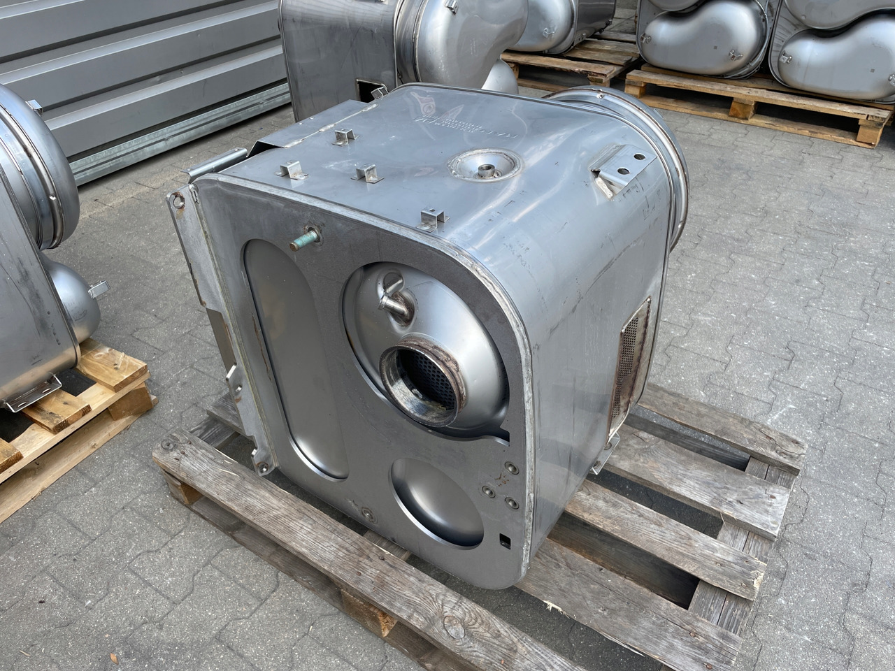 KATALIZATOR MAN TGX TGS EURO 6 DPF TŁUMIK WYDECH 81151036125 - Katalysator: billede 4 KATALIZATOR MAN TGX TGS EURO 6 DPF TŁUMIK WYDECH 81151036125 - Katalysator: billede 4