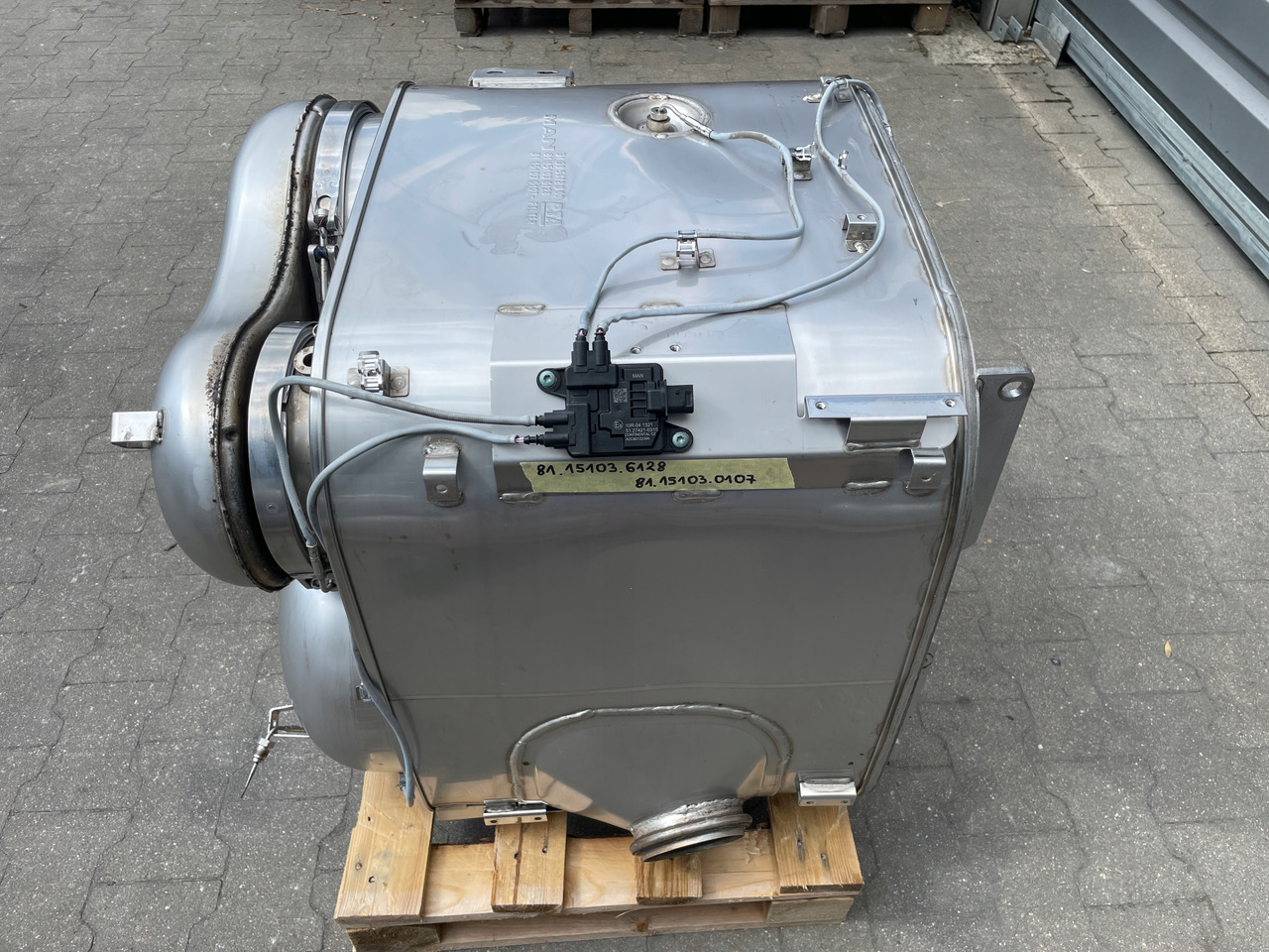 KATALIZATOR MAN TGX TGS EURO 6 DPF TŁUMIK WYDECH 81151036128 - Katalysator for Lastbil: billede 1 KATALIZATOR MAN TGX TGS EURO 6 DPF TŁUMIK WYDECH 81151036128 - Katalysator for Lastbil: billede 1