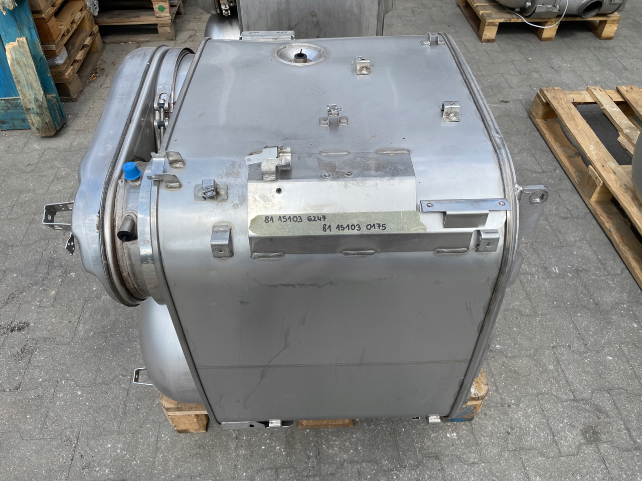 KATALIZATOR MAN TGX TGS EURO 6 DPF TŁUMIK WYDECH 81151036247 - Katalysator: billede 1 KATALIZATOR MAN TGX TGS EURO 6 DPF TŁUMIK WYDECH 81151036247 - Katalysator: billede 1